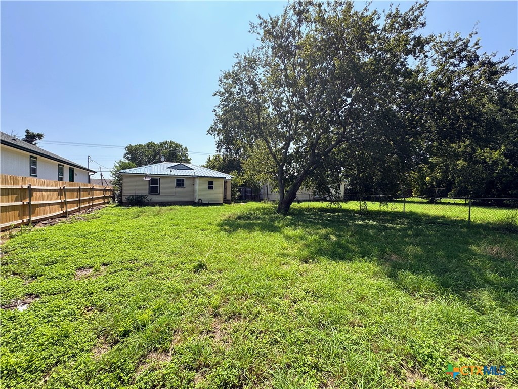 1205 E Avenue G Property Photo 13