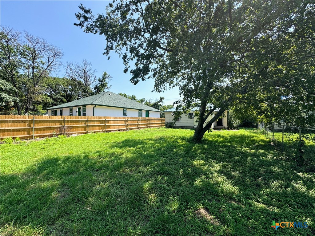 1205 E Avenue G Property Photo 14