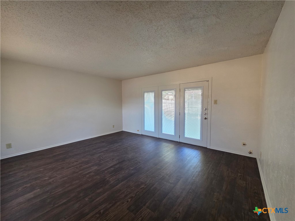 1810 Azalea Drive Property Photo 4