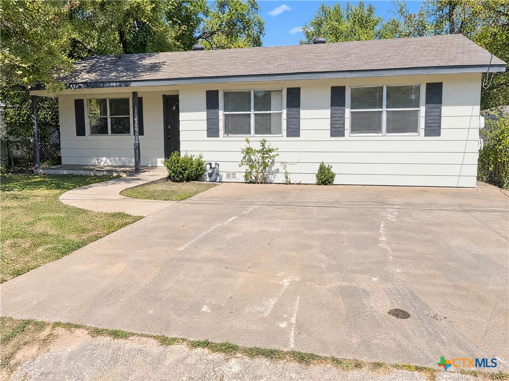 324 W Avenue C Property Photo 1
