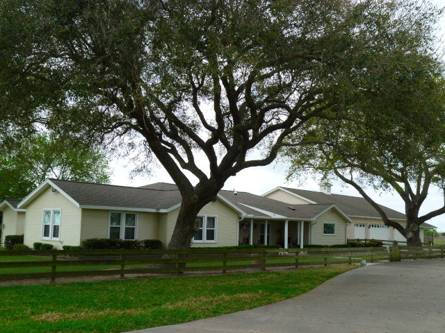 445 Donoghue Road Property Photo 1