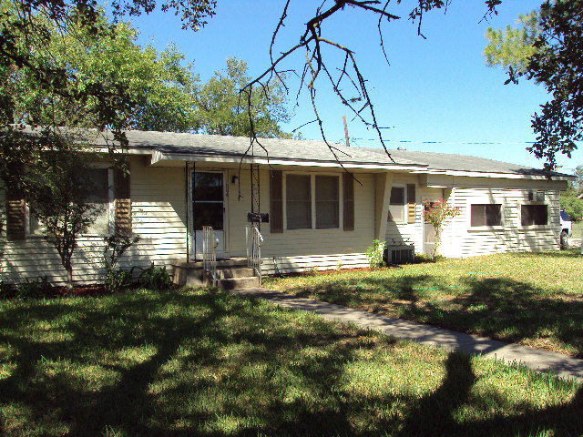 1604 Mcleod Property Photo 1