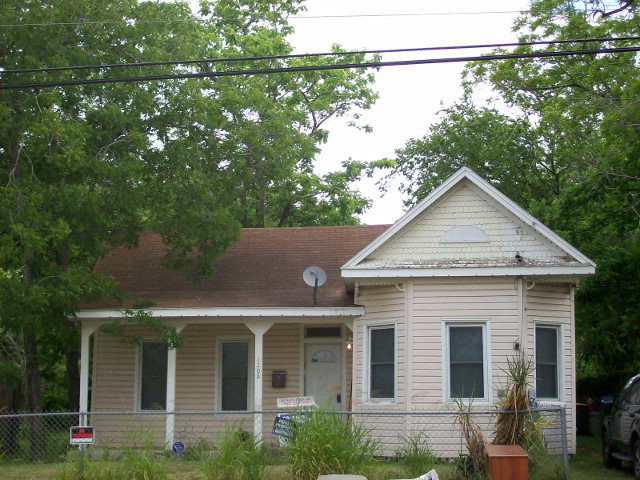 1208 Juan Linn Property Photo 1