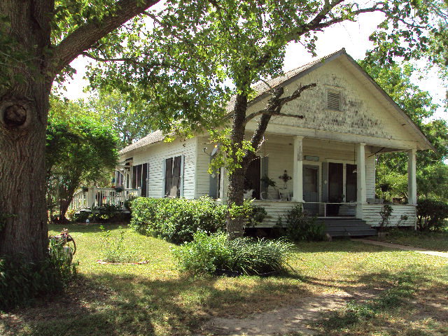1030 Us Highway 183 North Property Photo 1