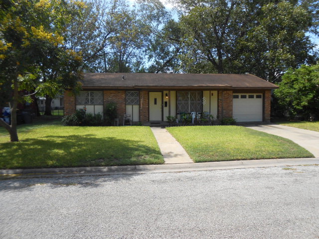 1601 Seguin Property Photo 1
