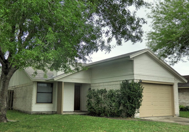 202 Waterford Property Photo 1