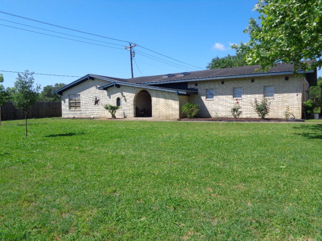 101 Pembrook Property Photo 1