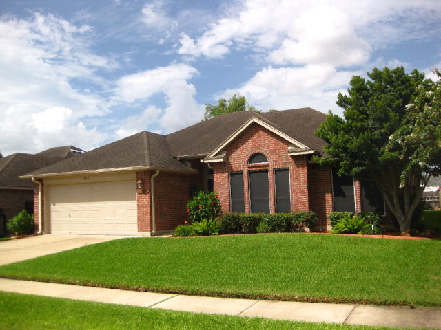 208 Macon Creek Property Photo 1