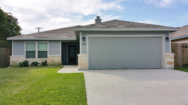 2902 Lenora Property Photo 1