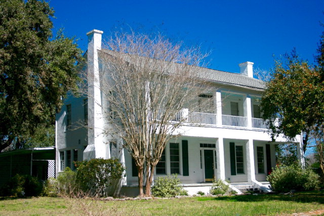 442 Oak Property Photo 1