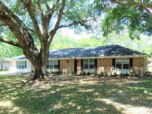 110 Angus Property Photo 1