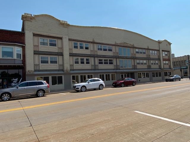 320 W Grand Avenue Property Photo