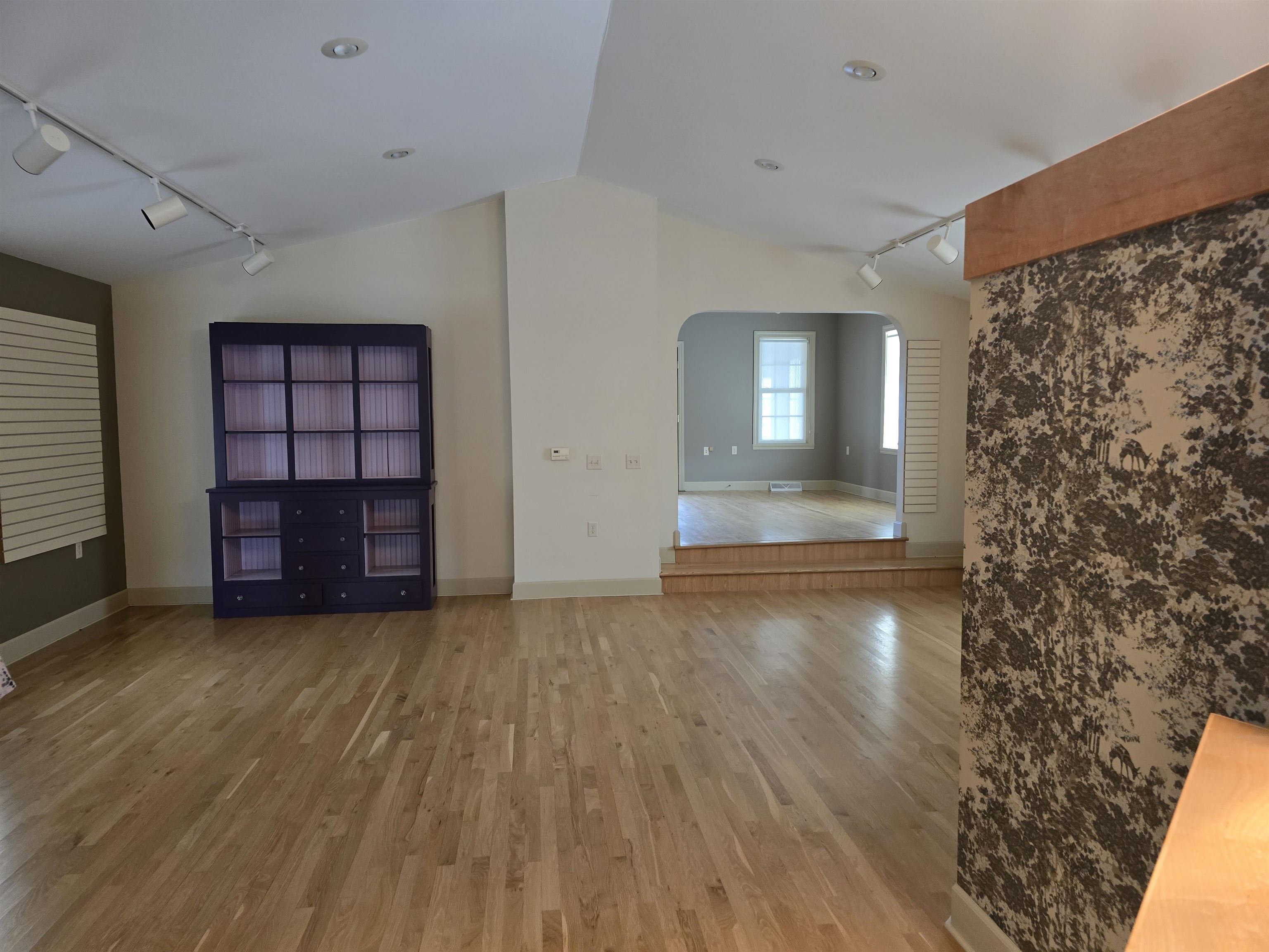 115 W 6th Street Property Photo 8