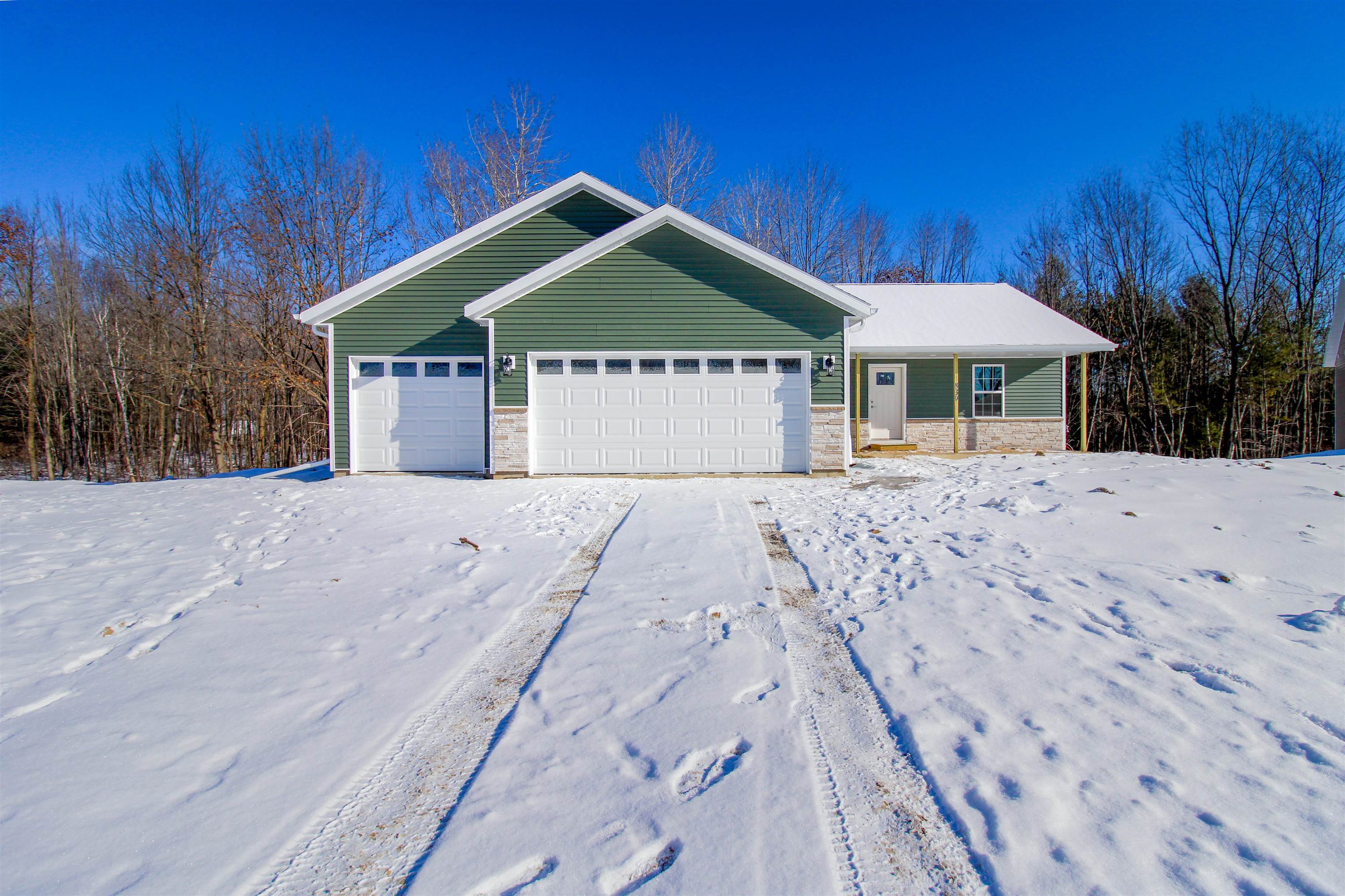 836 FAIRWAY DRIVE Property Photo 1