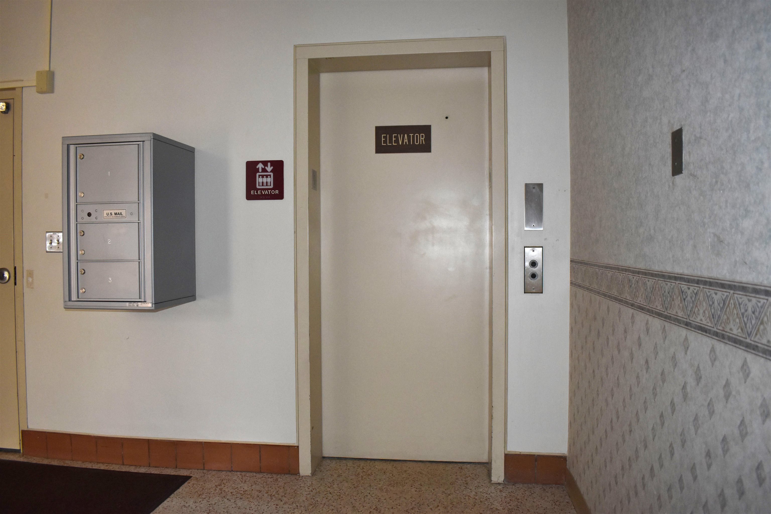 1025 Clark Street Property Photo 13