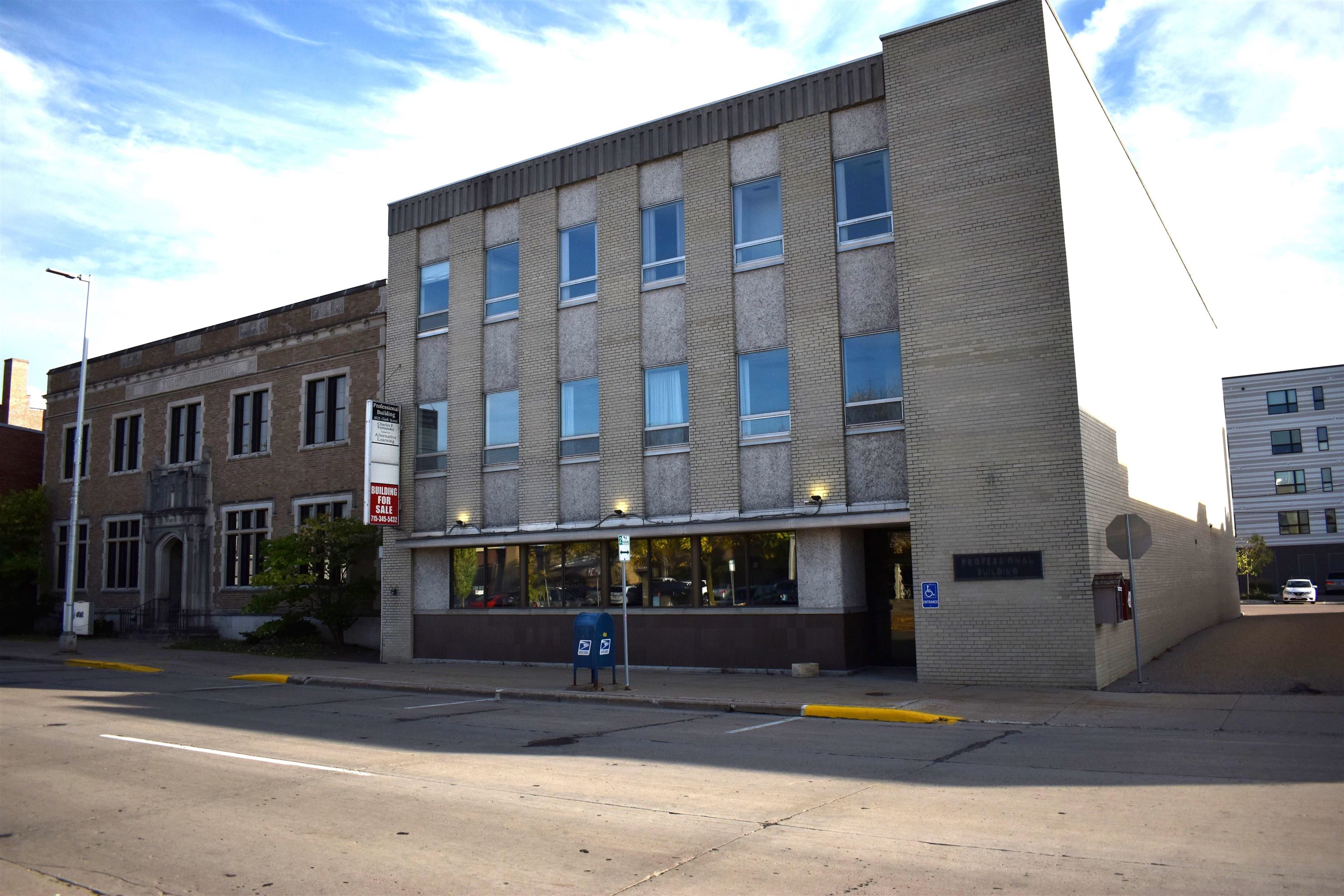 1025 Clark Street Property Photo 14
