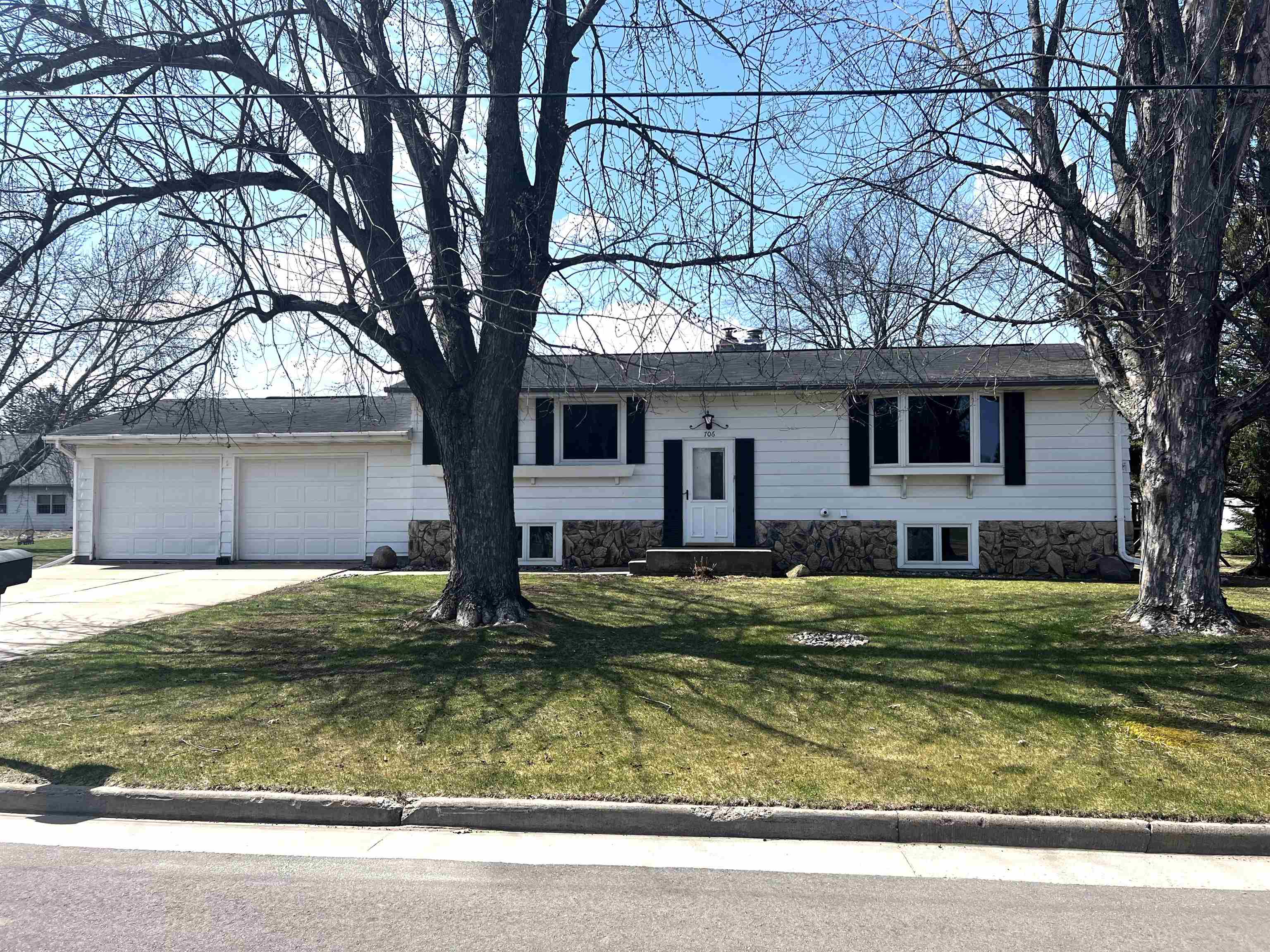 706 Sunset Drive Property Photo 1
