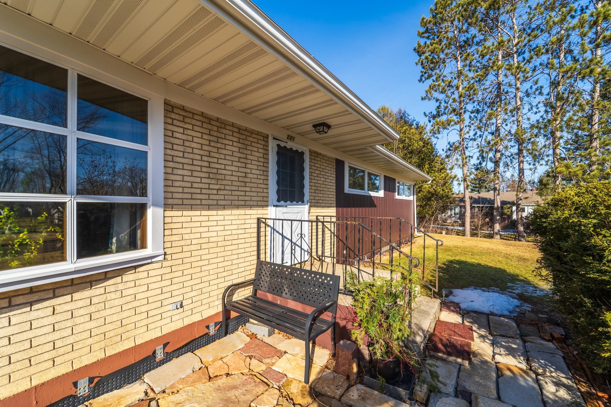 221 Leila Street Property Photo 43