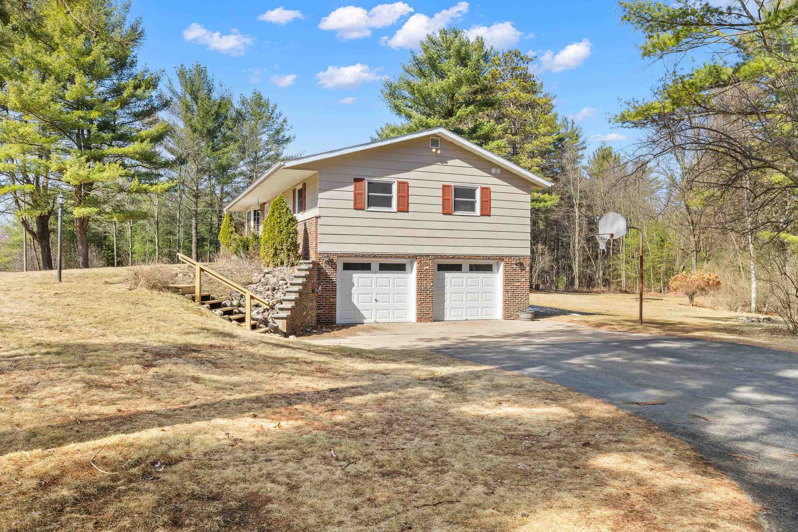 8121 County Road W Property Photo 3