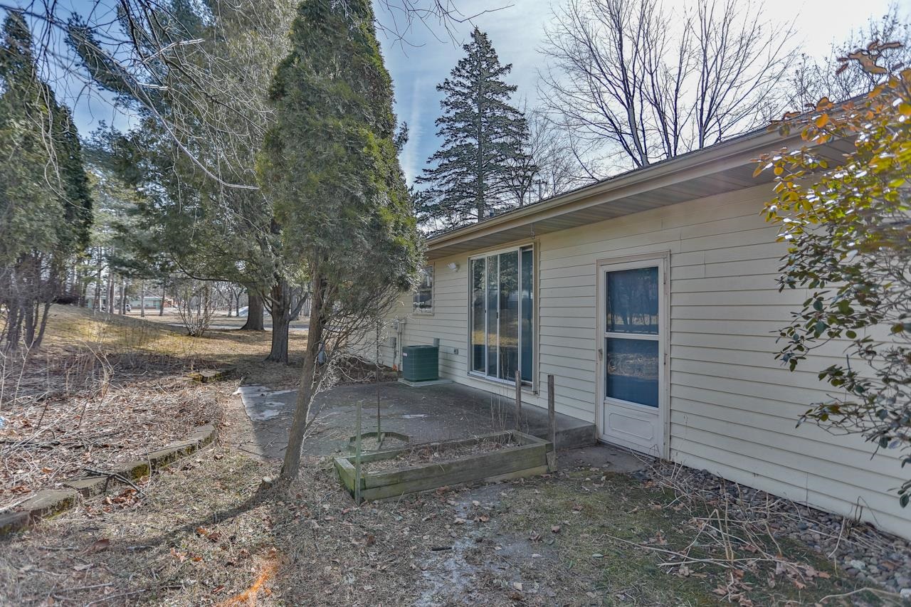 420 E Military Road Property Photo 5