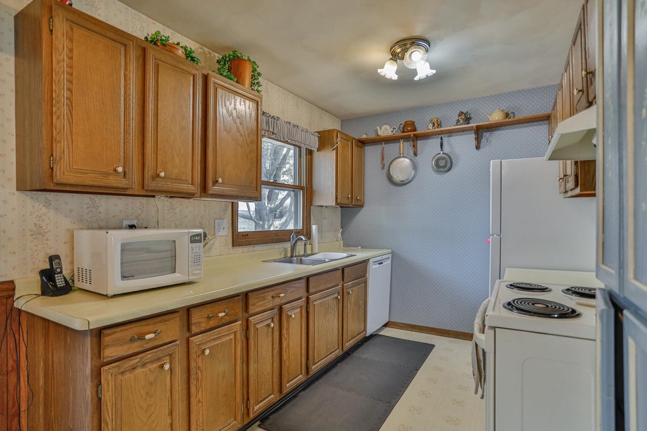 420 E Military Road Property Photo 15