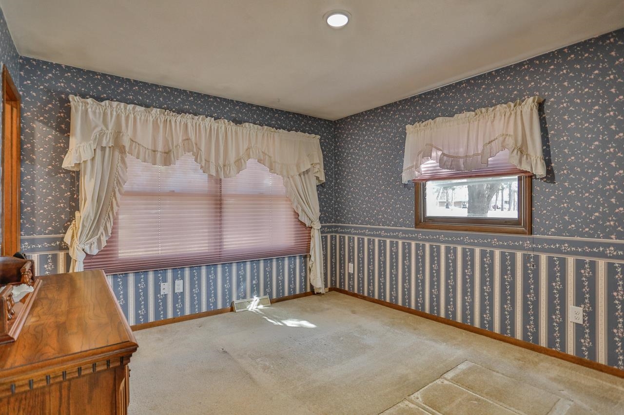 420 E Military Road Property Photo 21