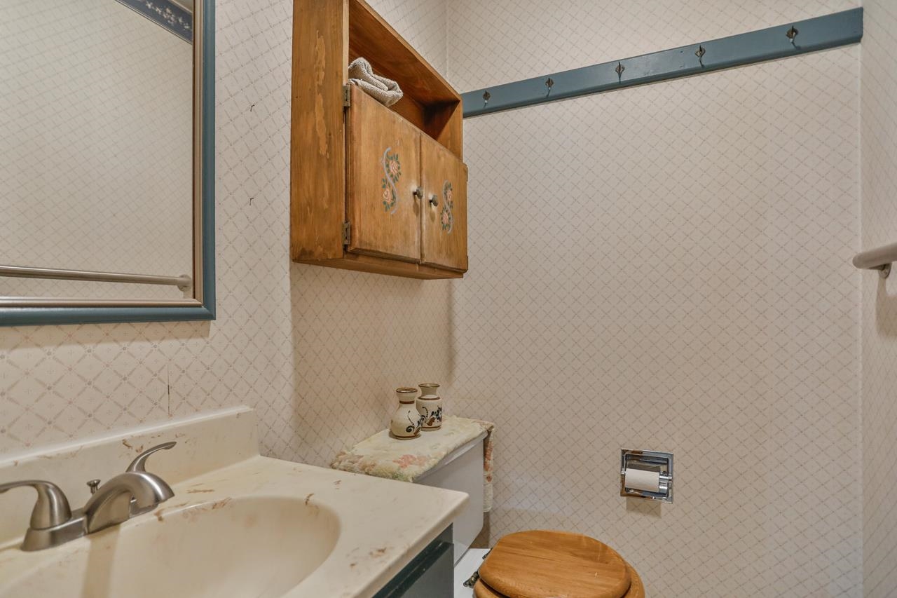 420 E Military Road Property Photo 23