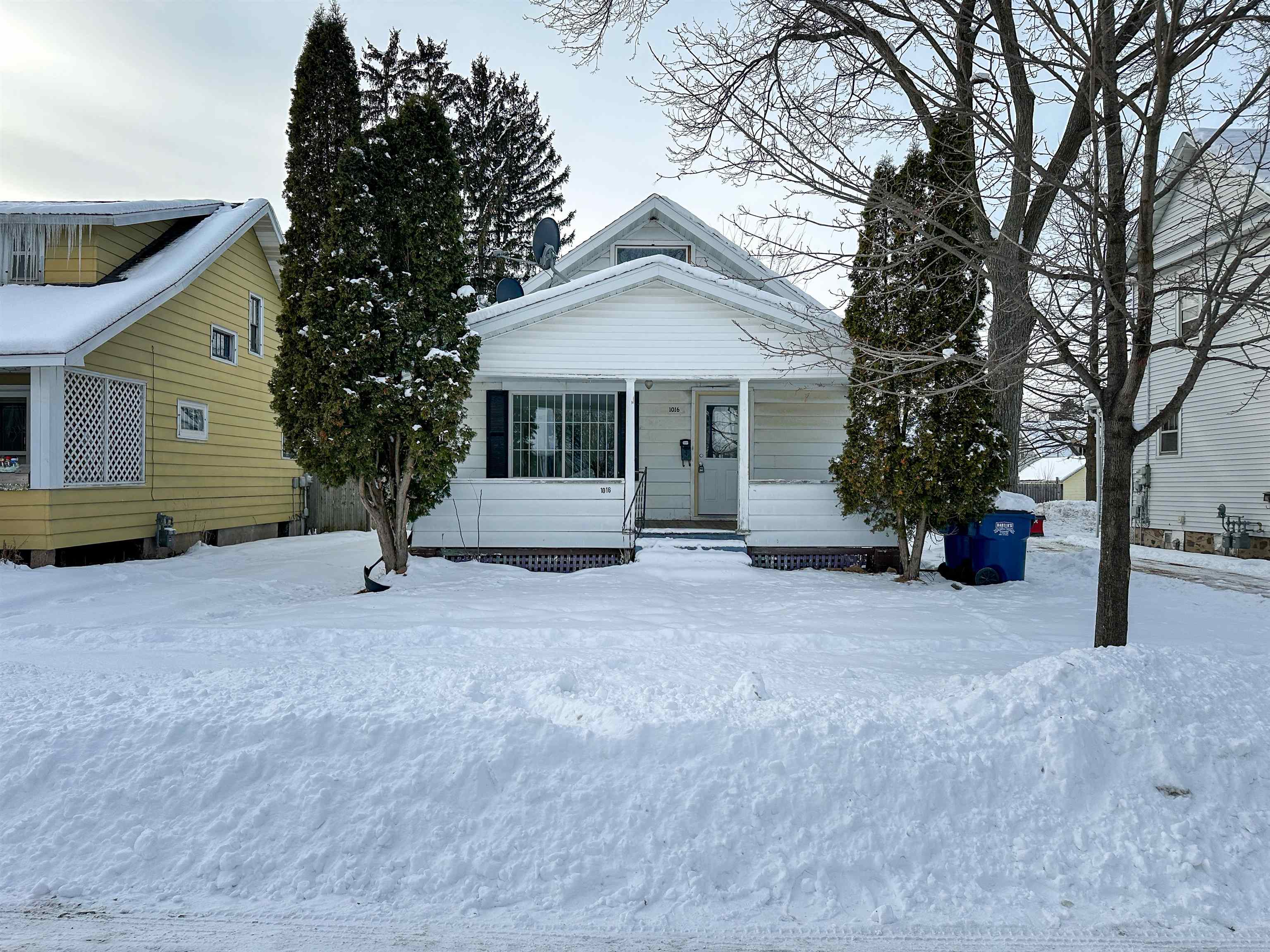 1016 S 6th Avenue Property Photo