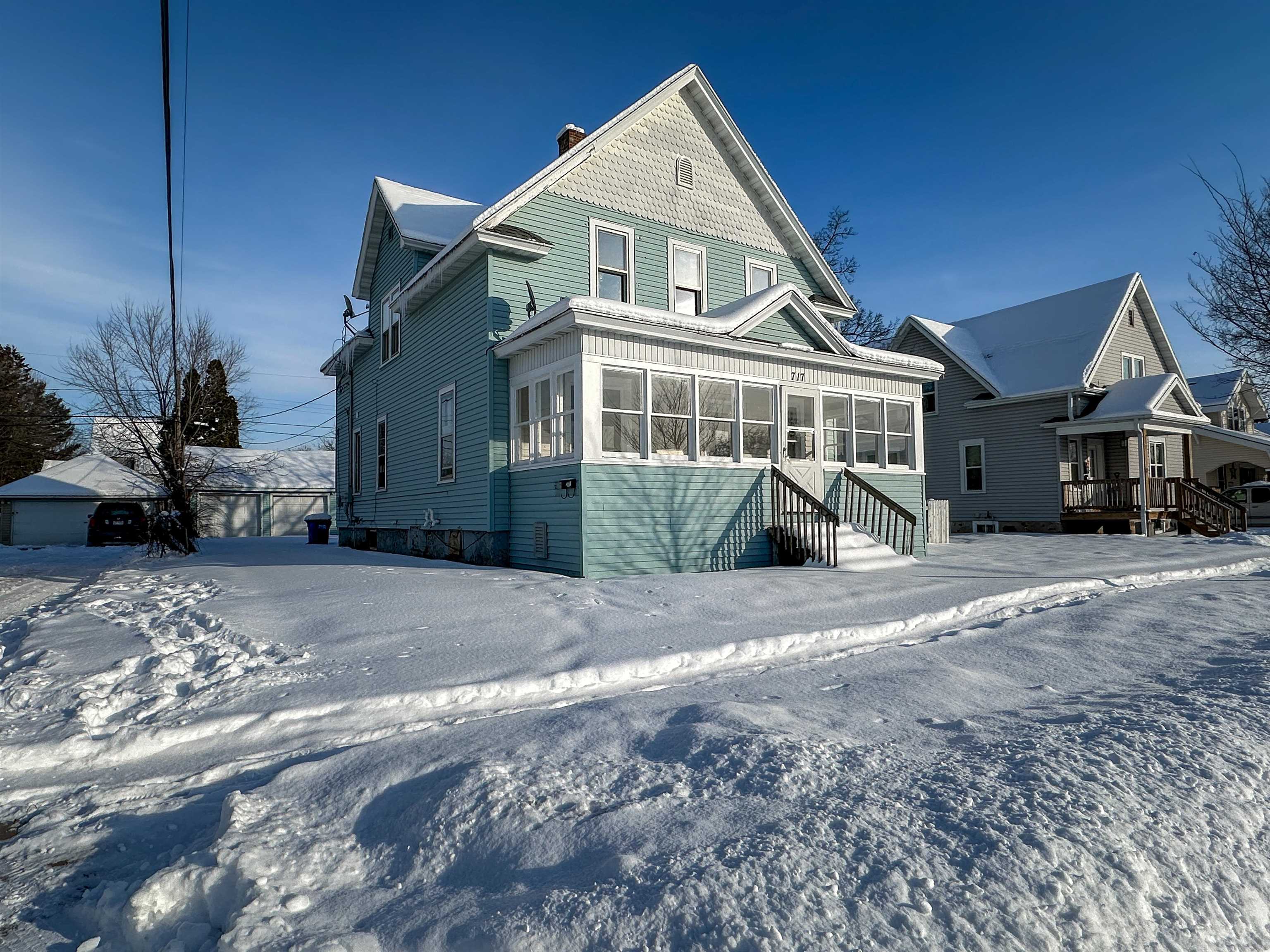 717 S 6th Avenue Property Photo