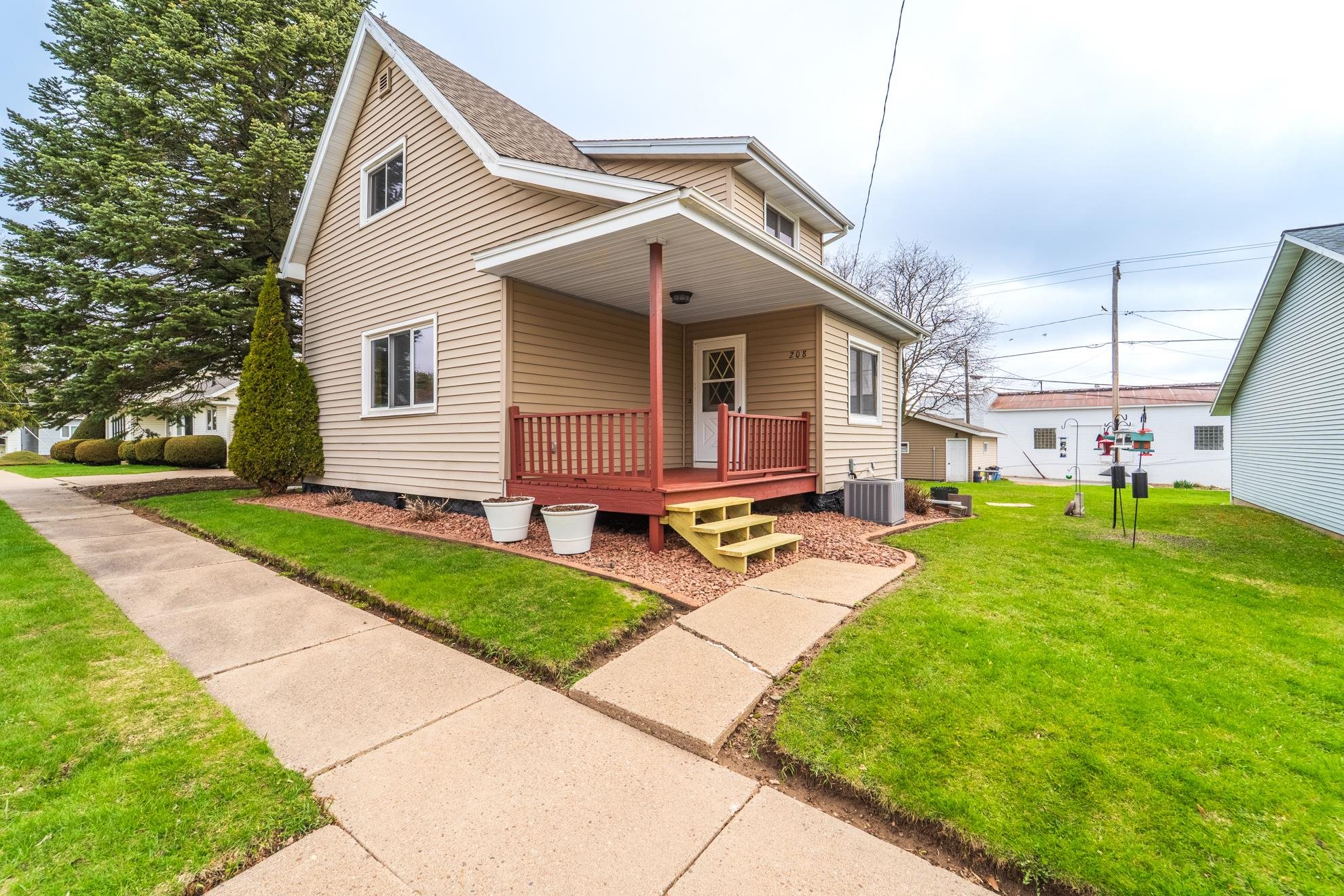 208 Walnut Street Property Photo 1