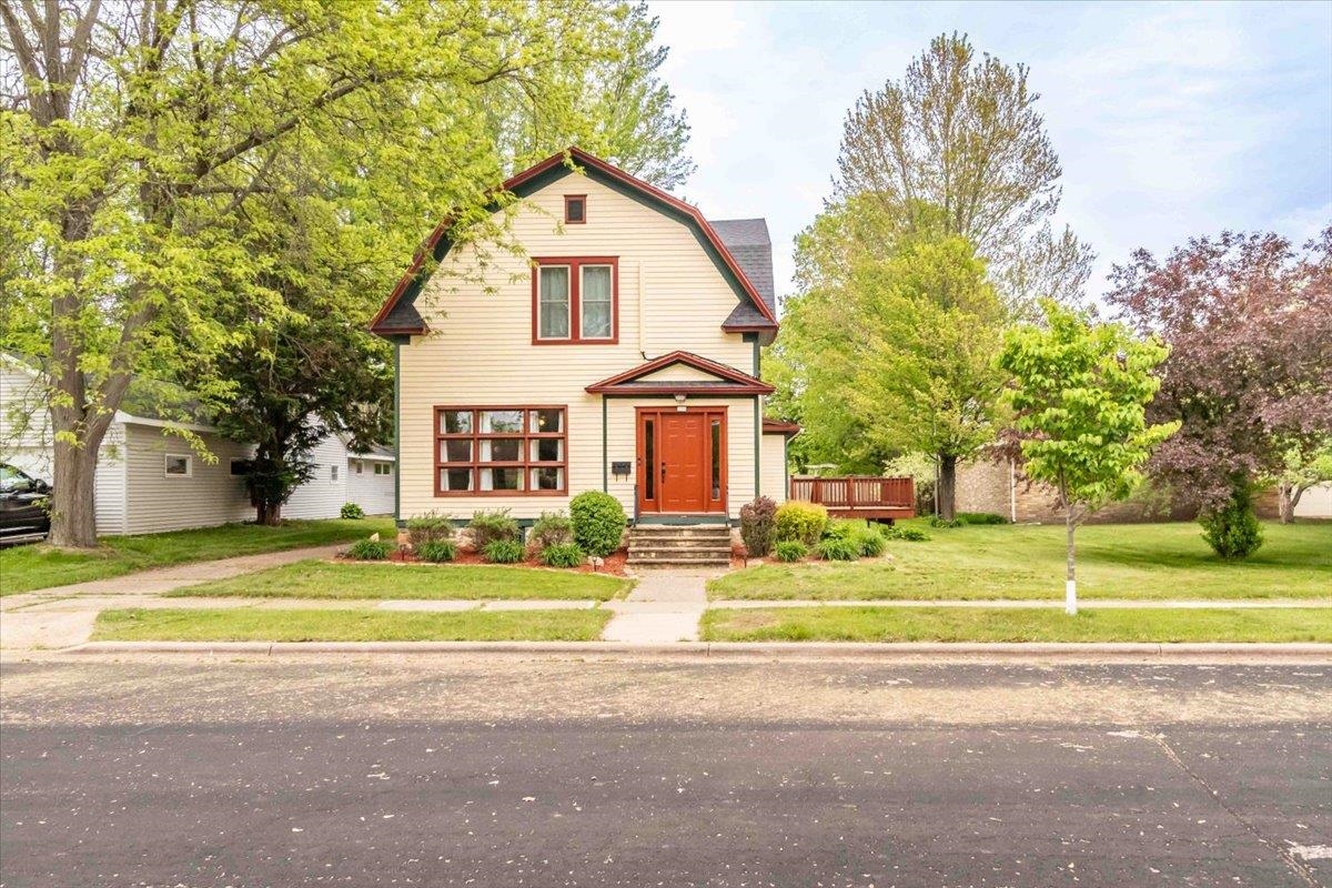 330 1st Street Property Photo 1