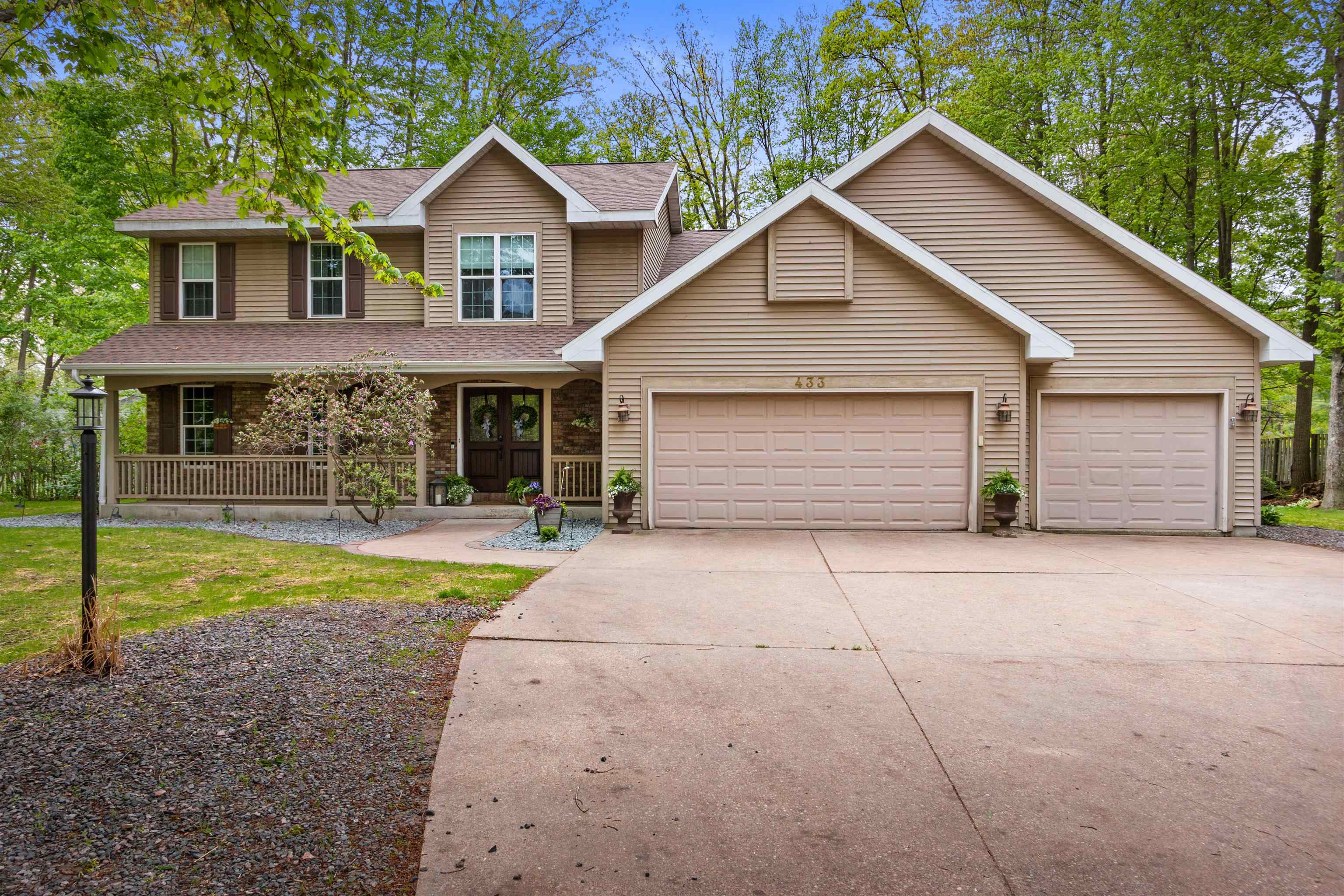 433 W TRILLIUM COURT Property Photo 1