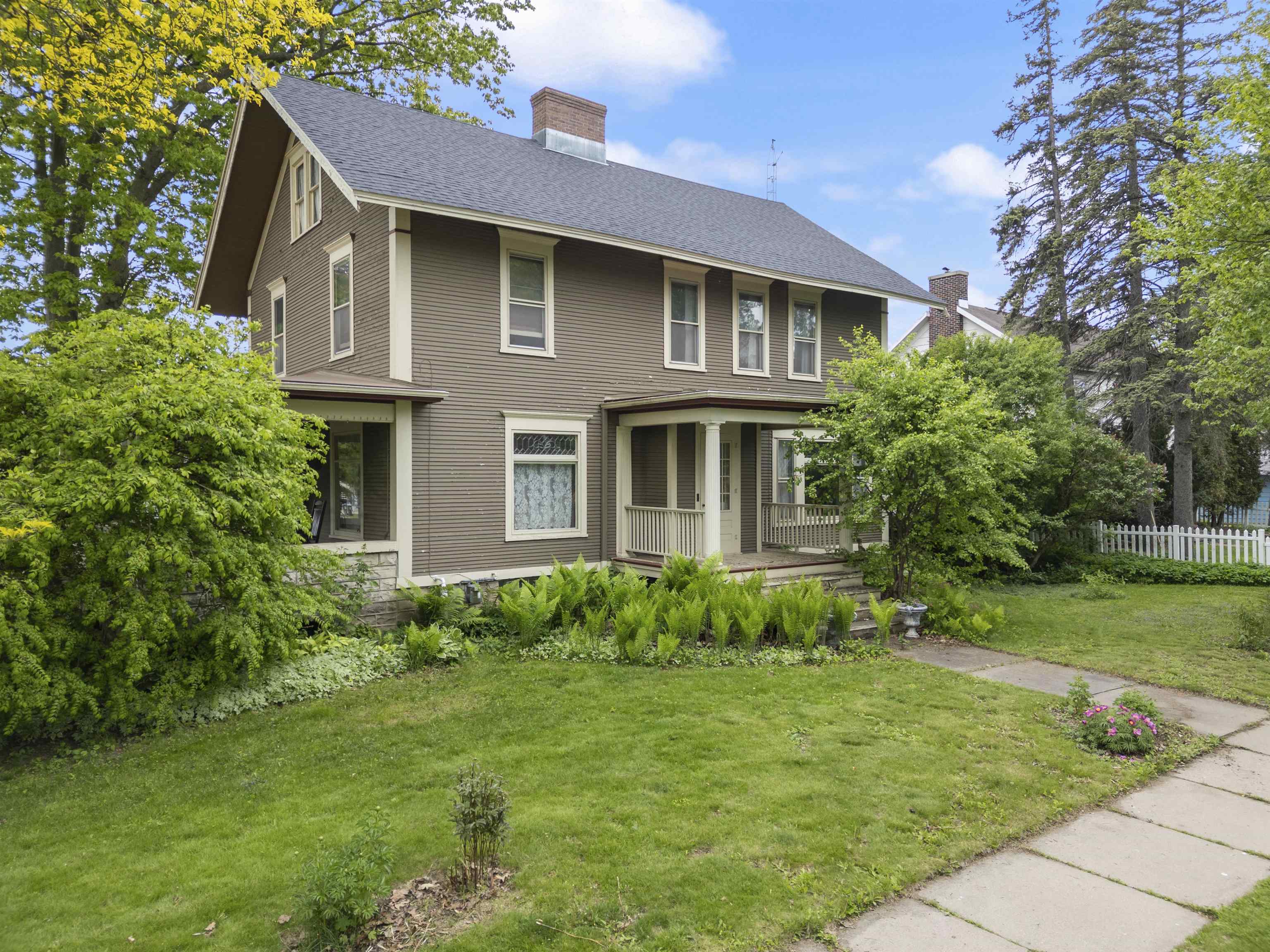 300 S Vine Avenue Property Photo