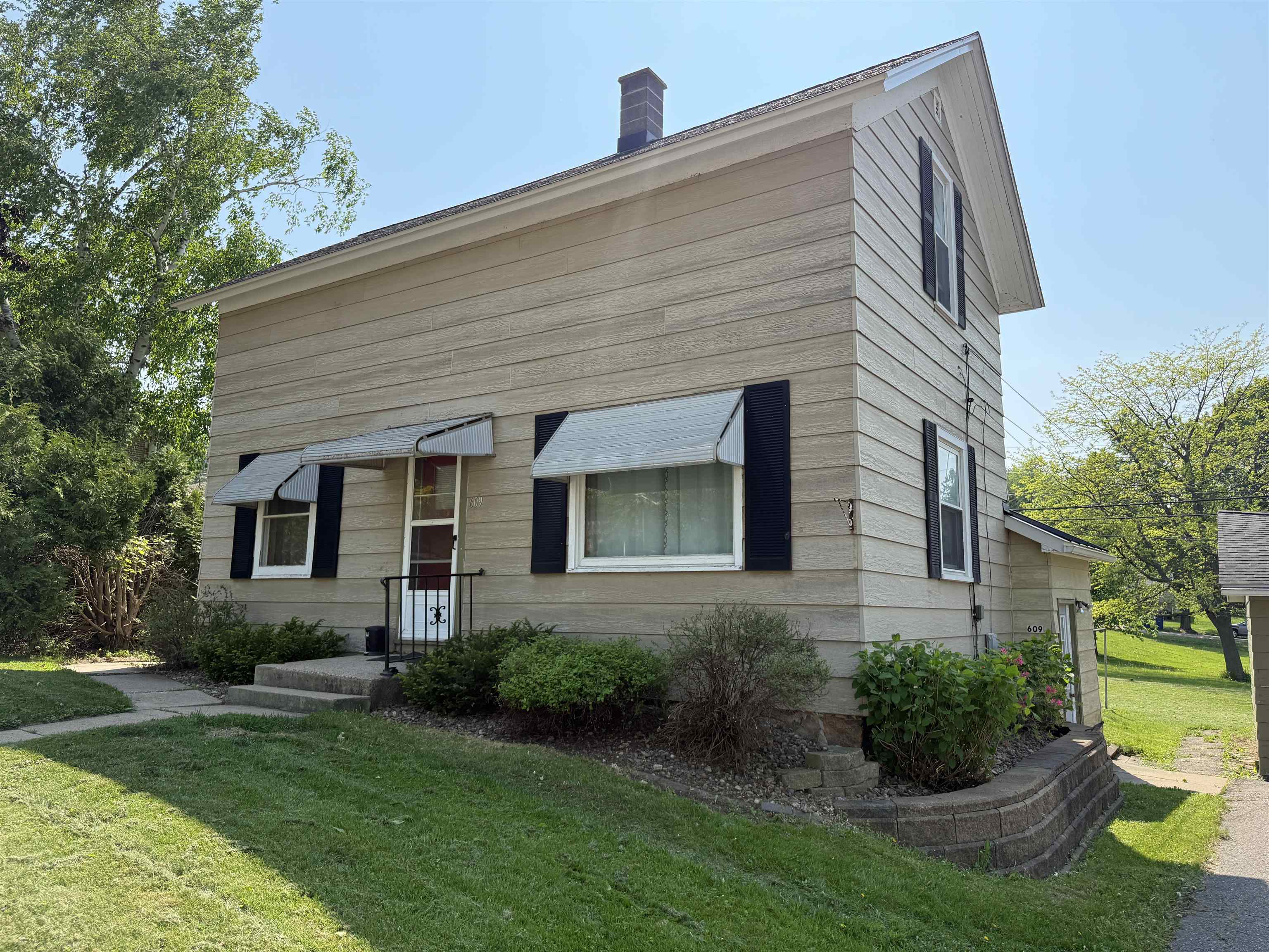 609 Main Street Property Photo 1