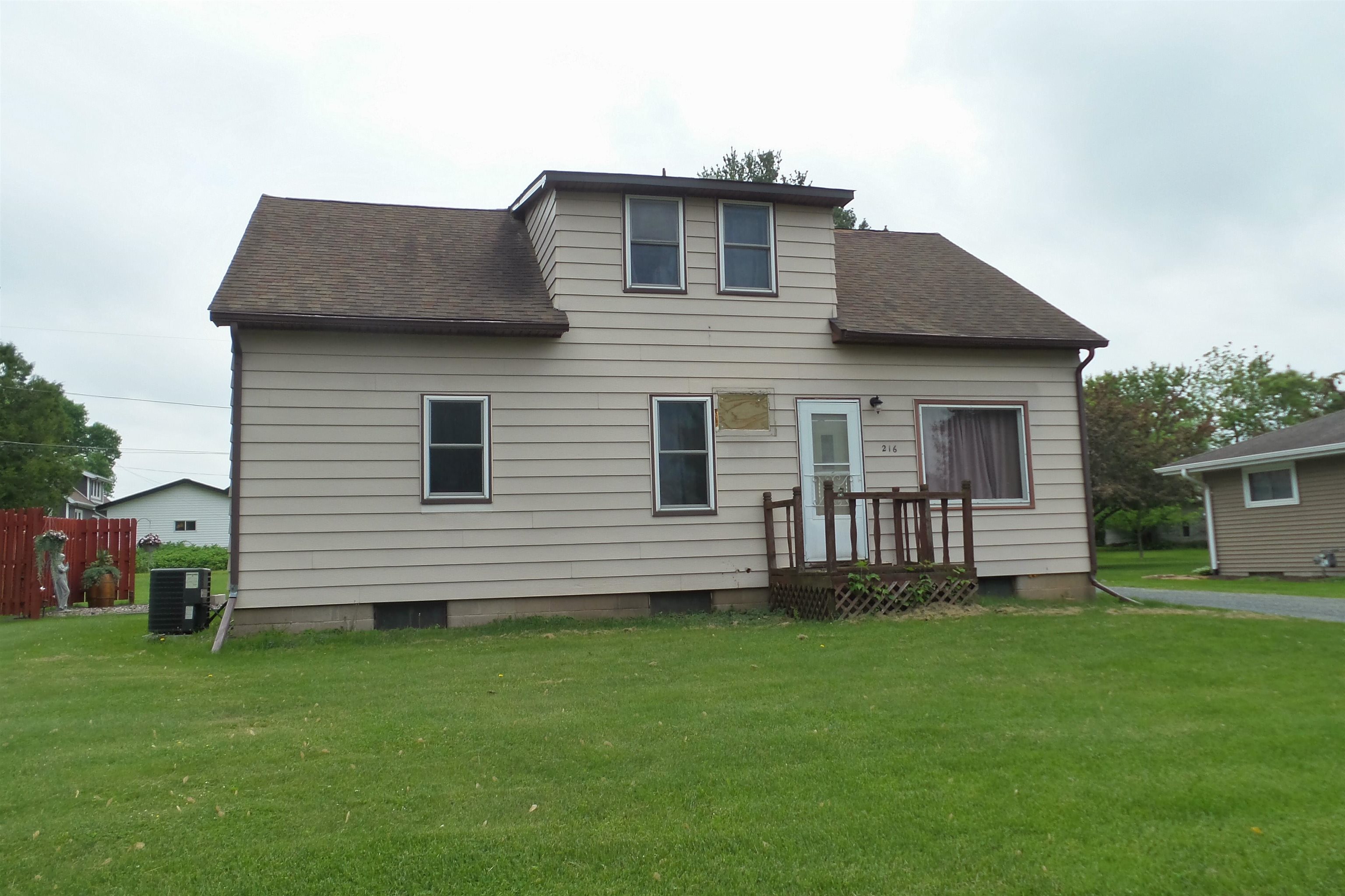 216 S 4th Street Property Photo 1