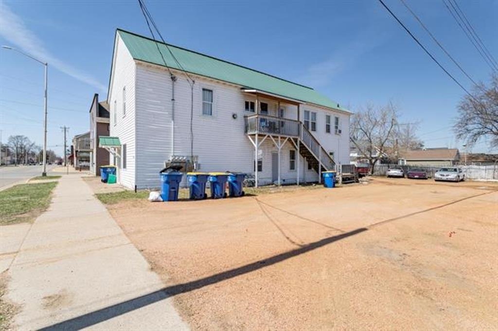 1322 W Main Street Property Photo 5