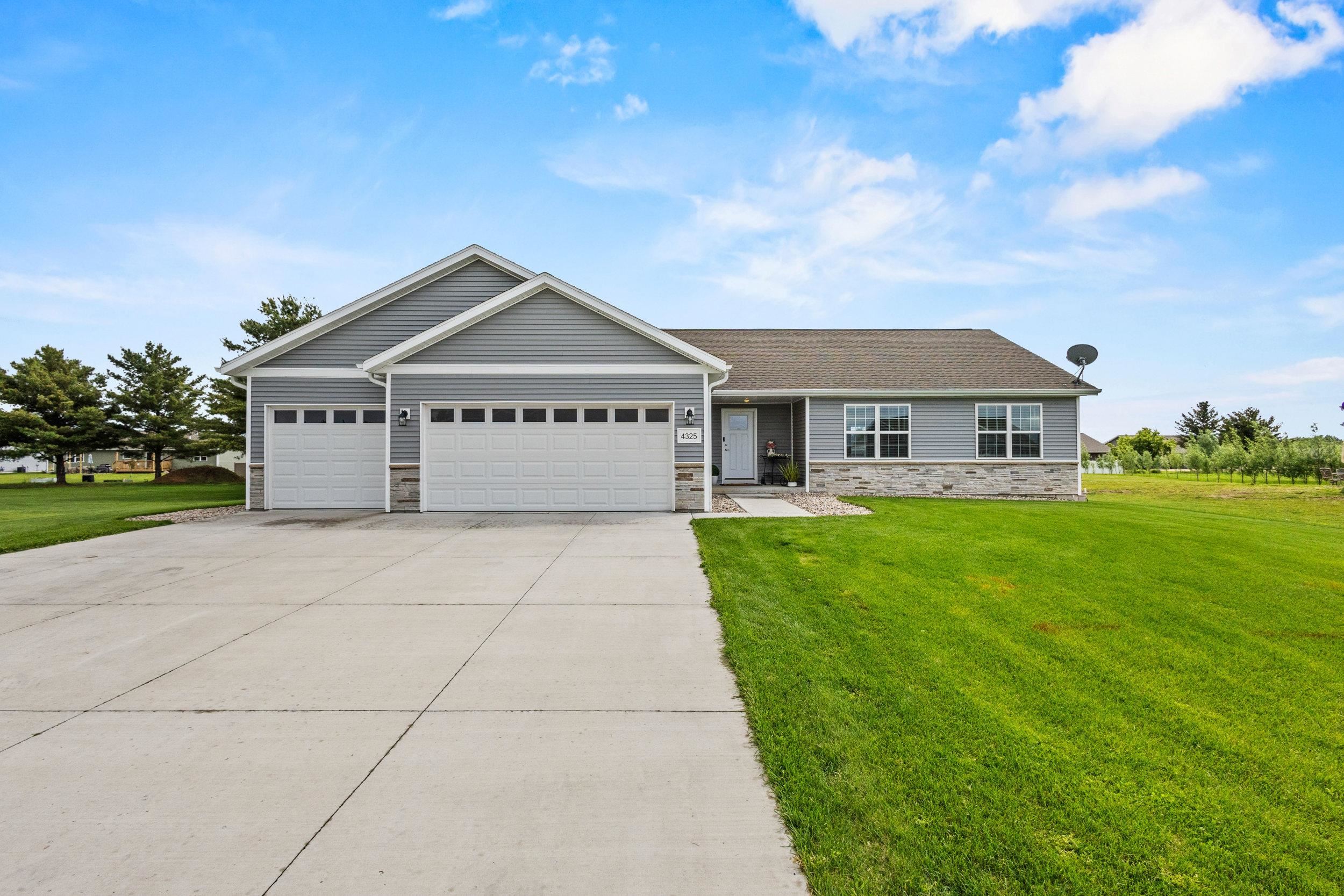 4325 LANDCASTER ROAD Property Photo 1