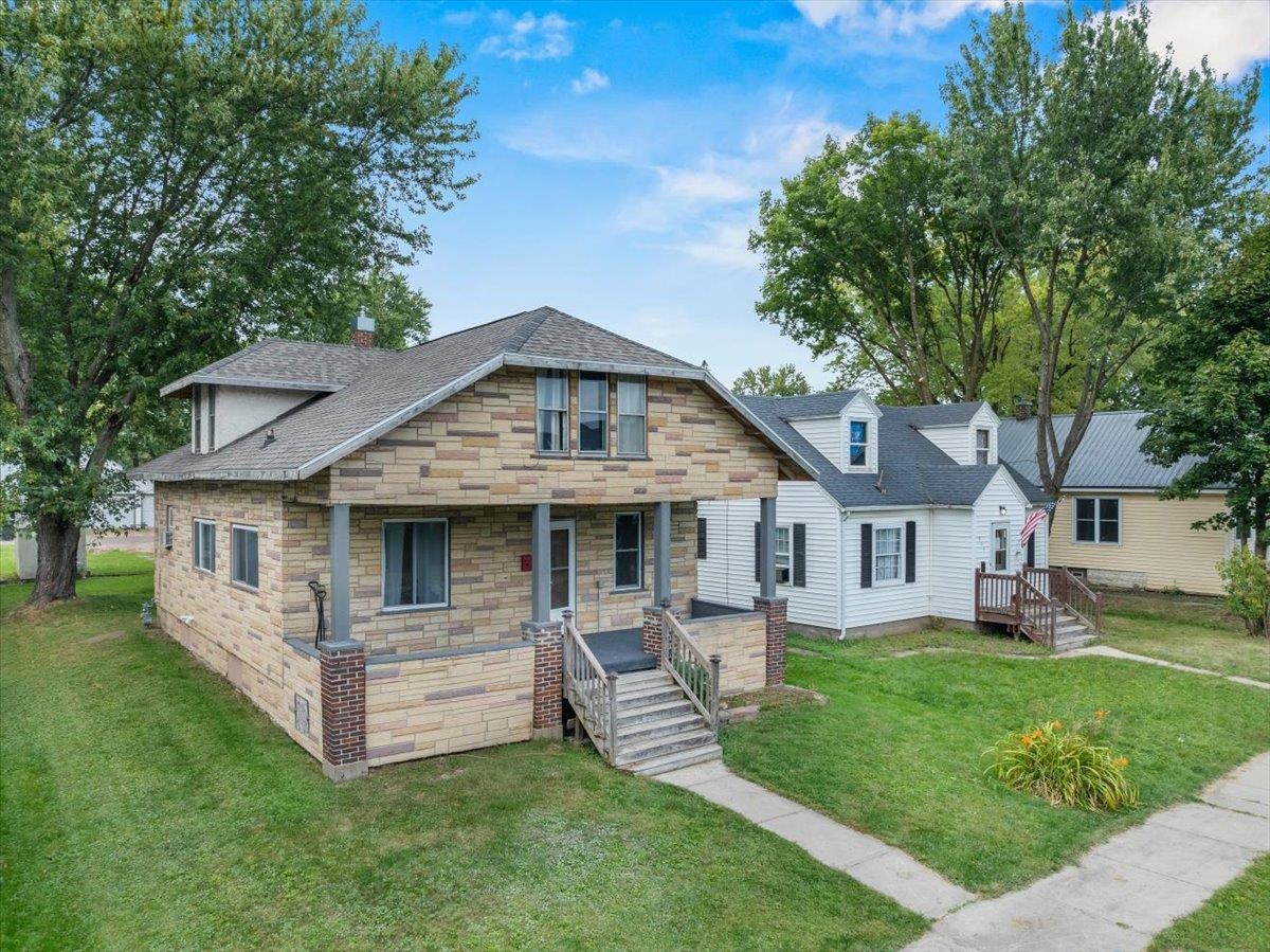 906 S Ash Avenue Property Photo 2