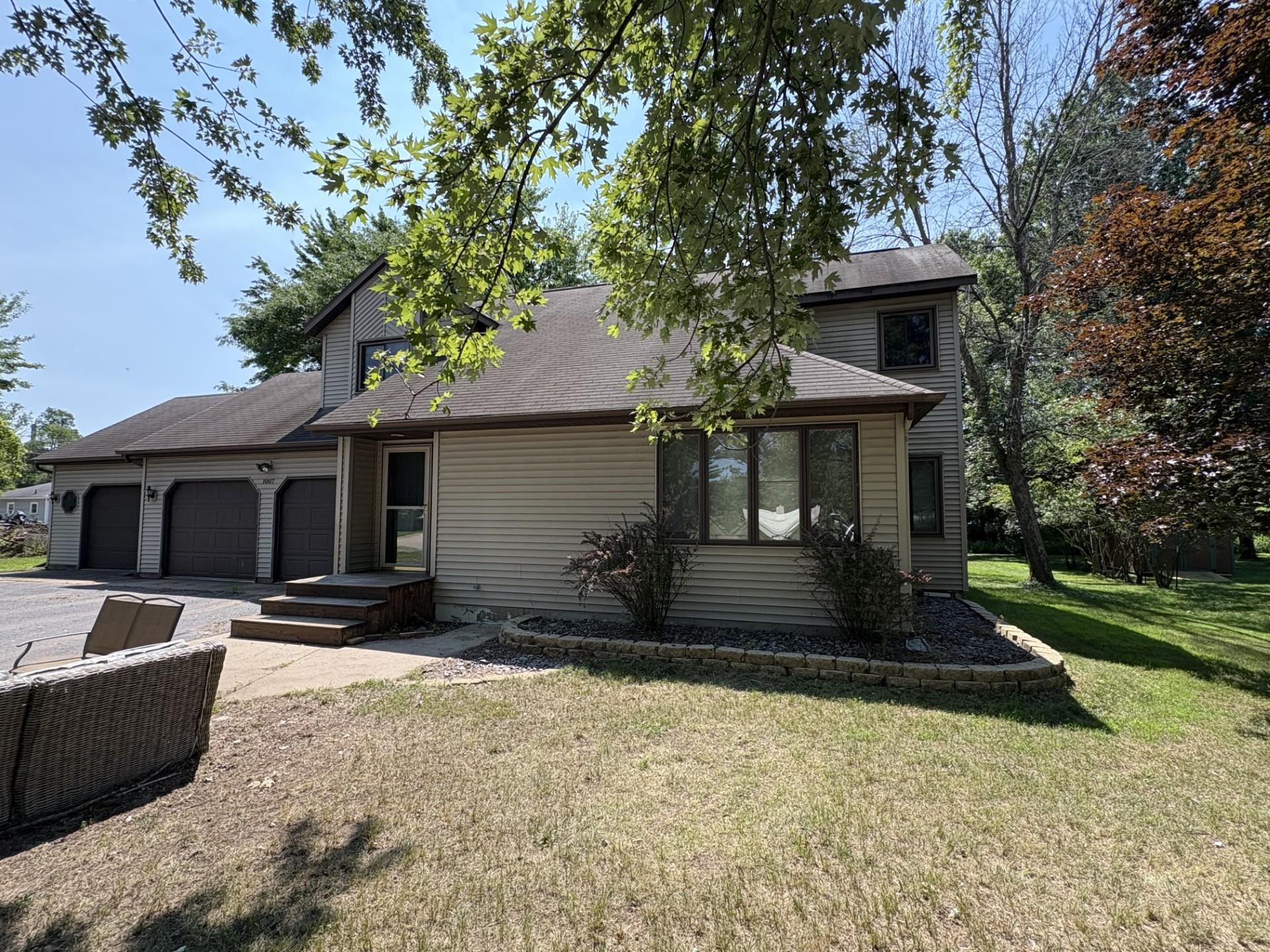 1007 W 3rd Street Property Photo 1