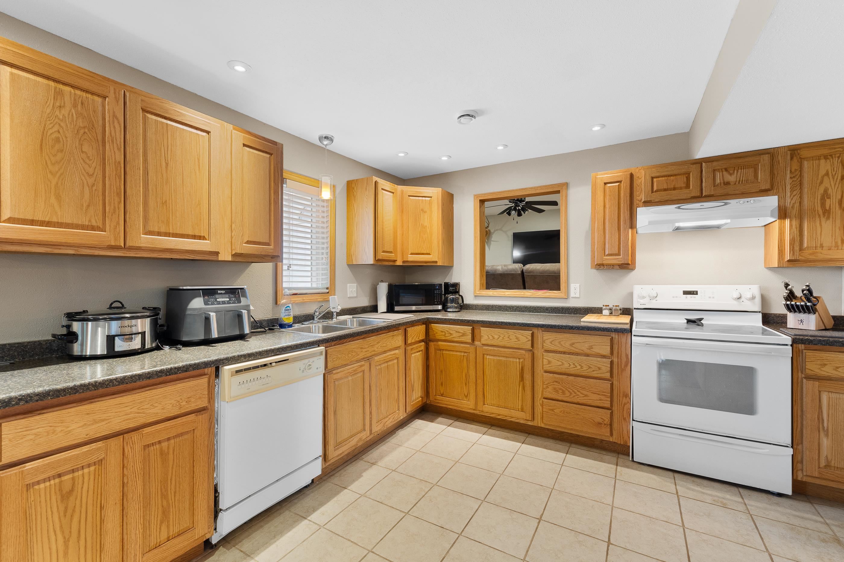 801 Hemlock Street Property Photo 10