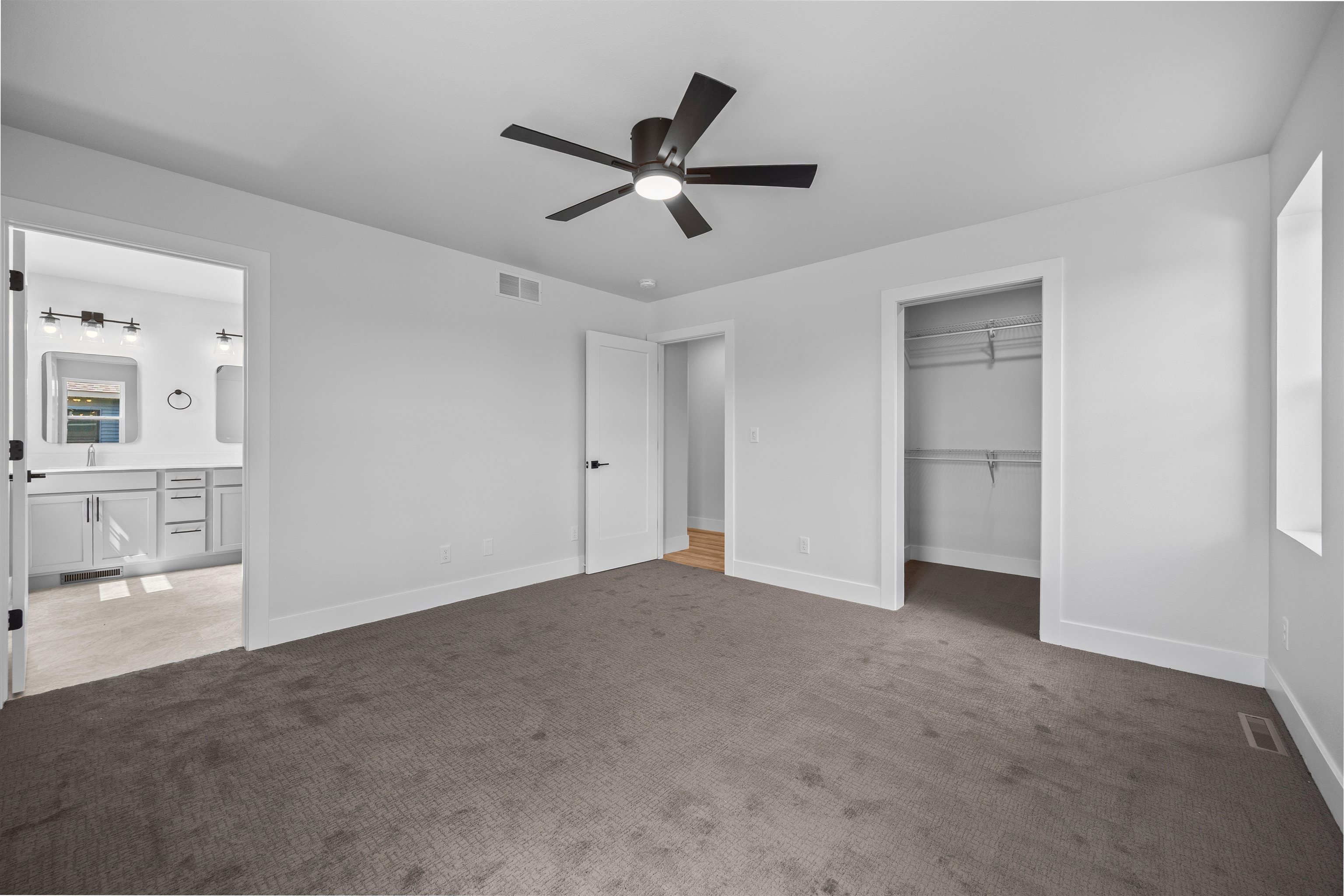 350 Roark Way Property Photo 7