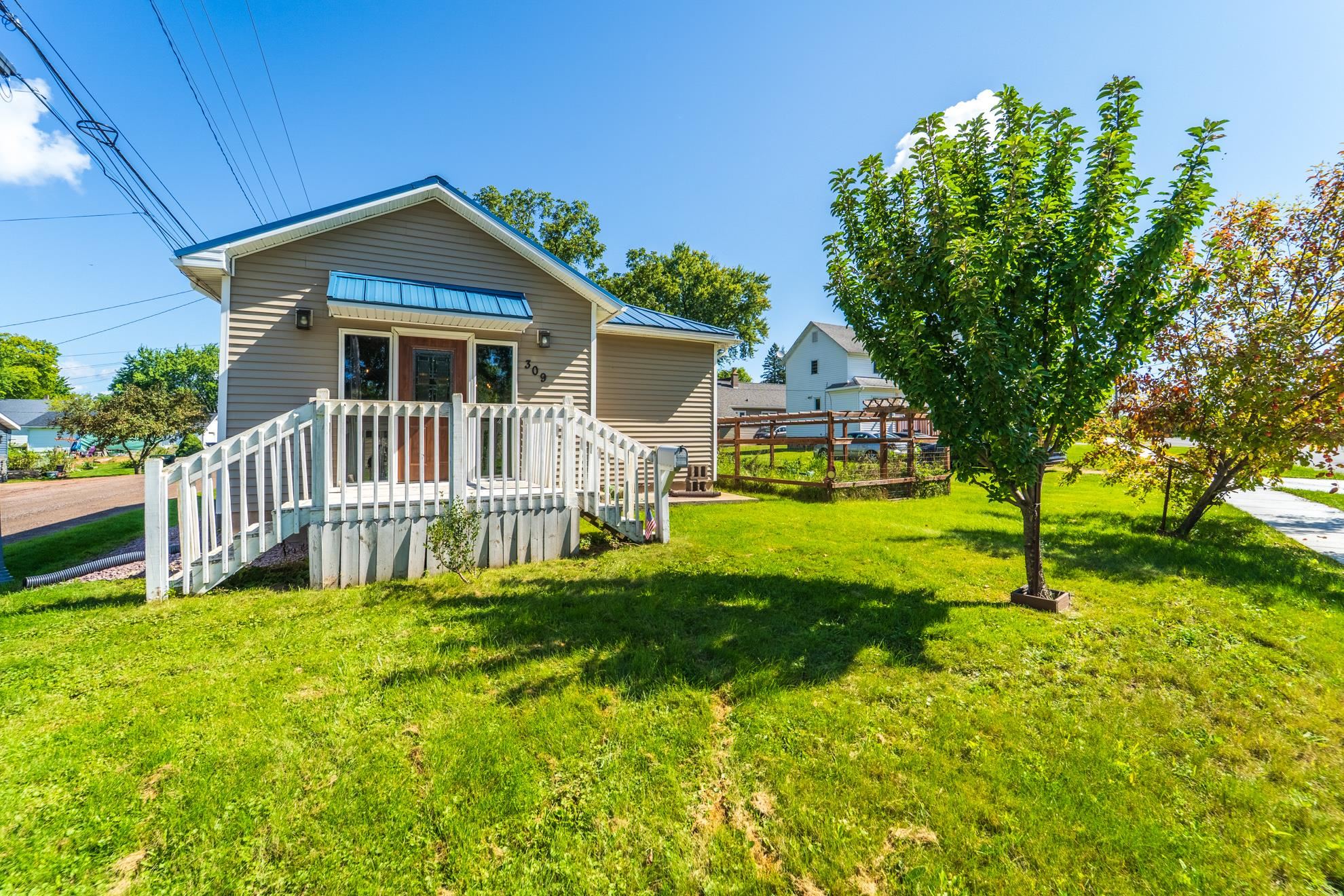 309 E 14th Street Property Photo 1