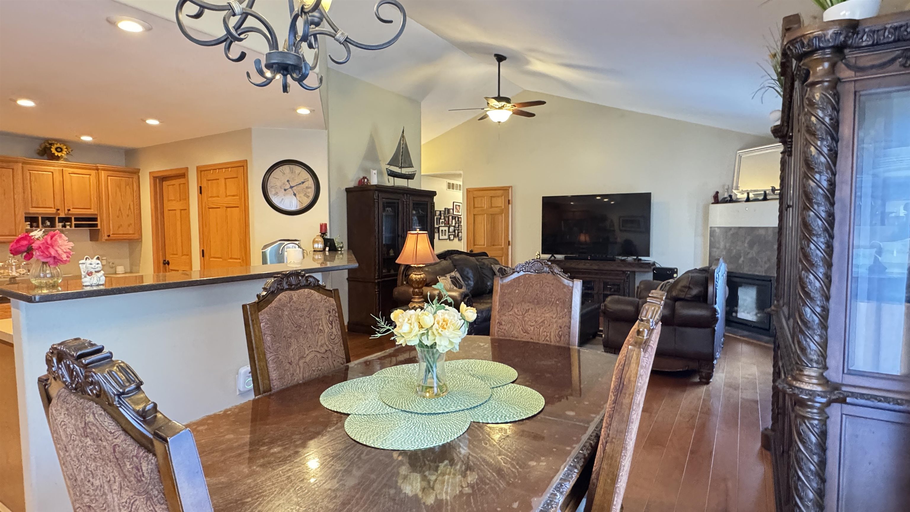 2520 Sussex Place Property Photo 8