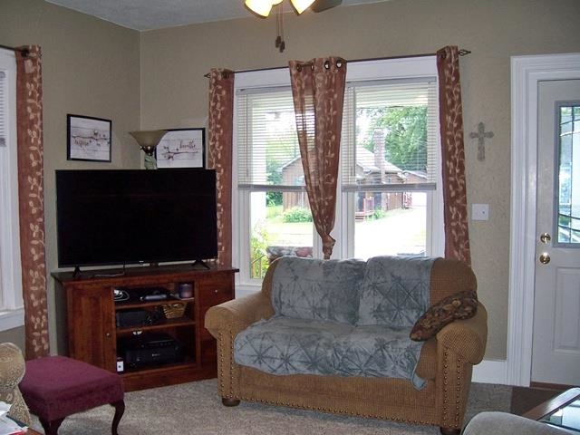 409 W 6th Street Property Photo 4