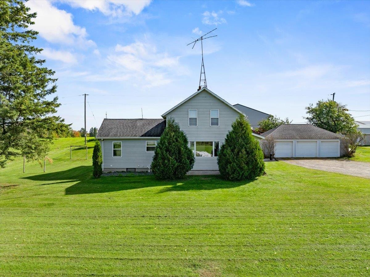 N6760 State Highway 13 Property Photo 3