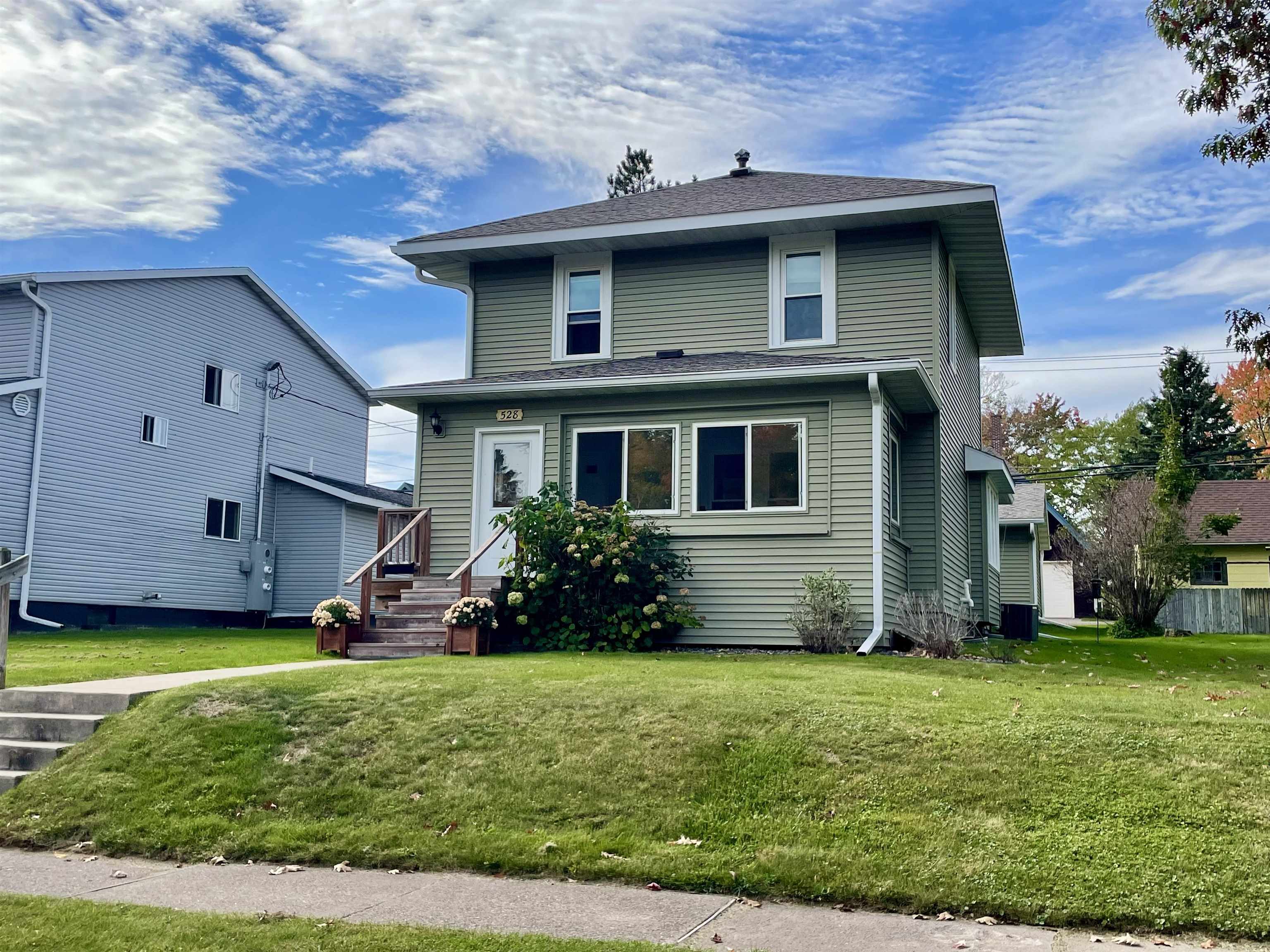 528 3rd Avenue South Property Photo 1