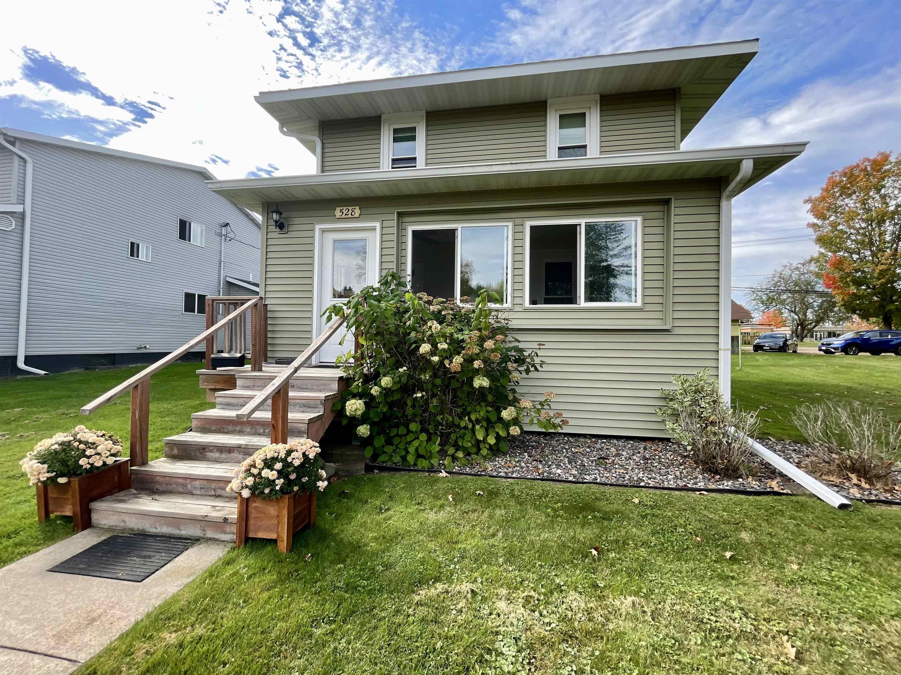 528 3rd Avenue South Property Photo 2