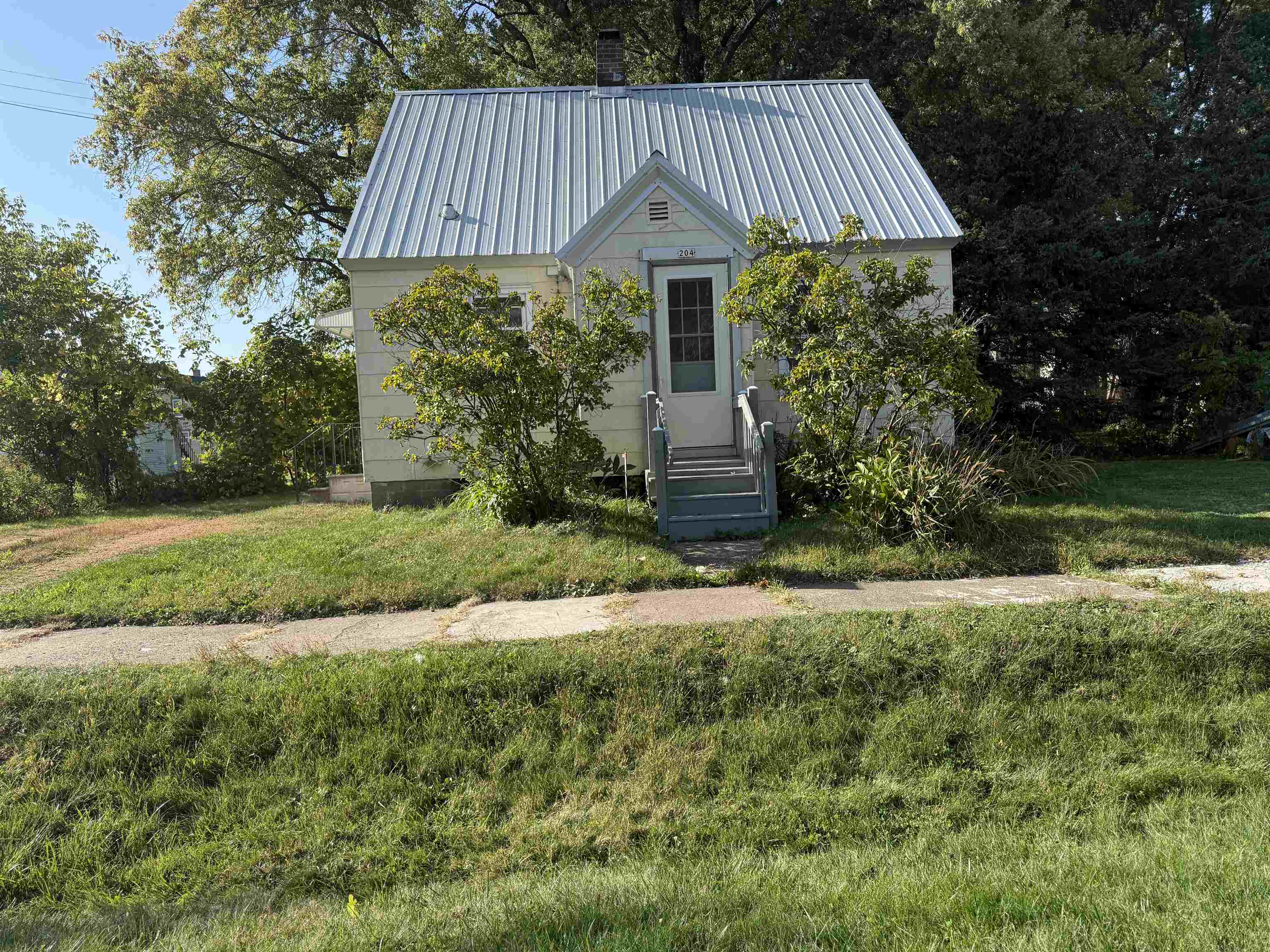 204 N SPRUCE AVENUE Property Photo 1