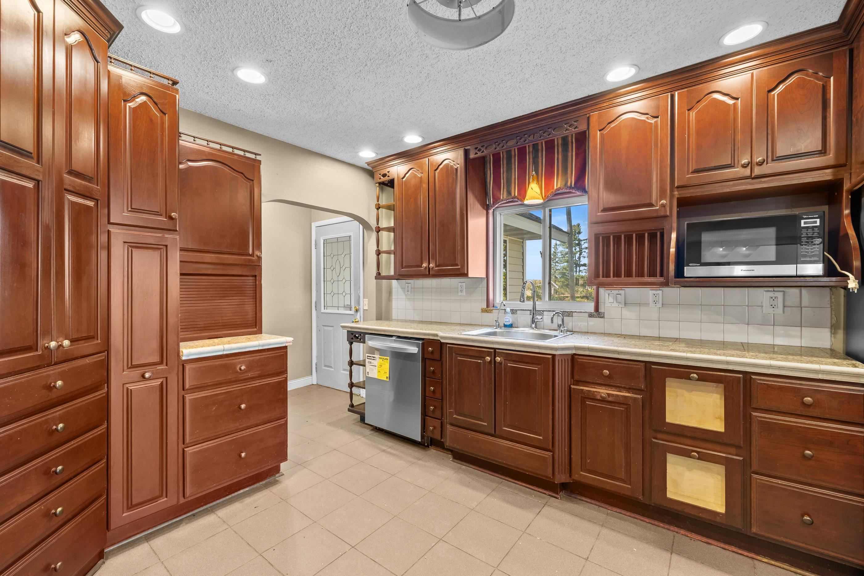 10145 Washington Avenue Property Photo 6