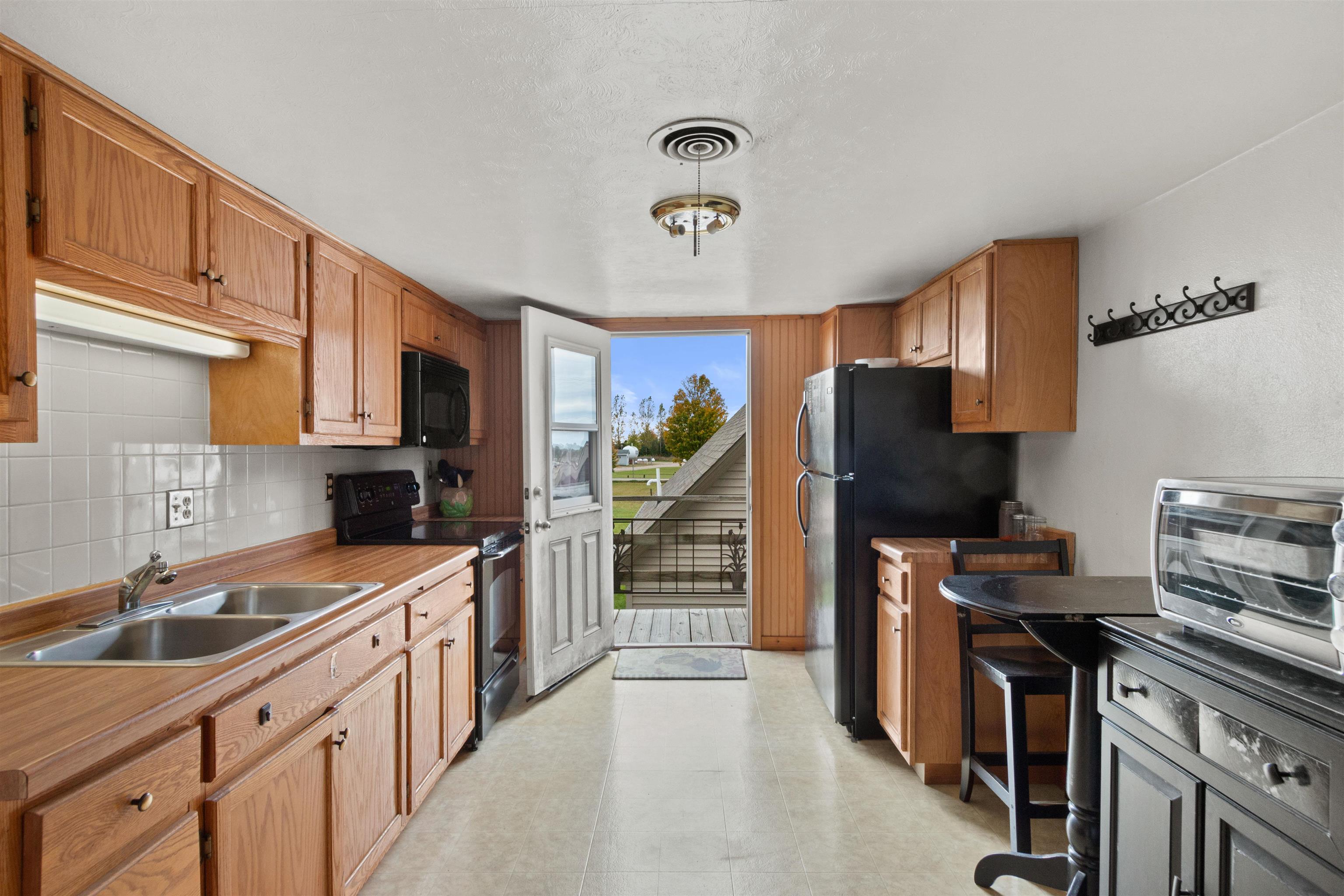 6805 State Highway 66 Property Photo 9
